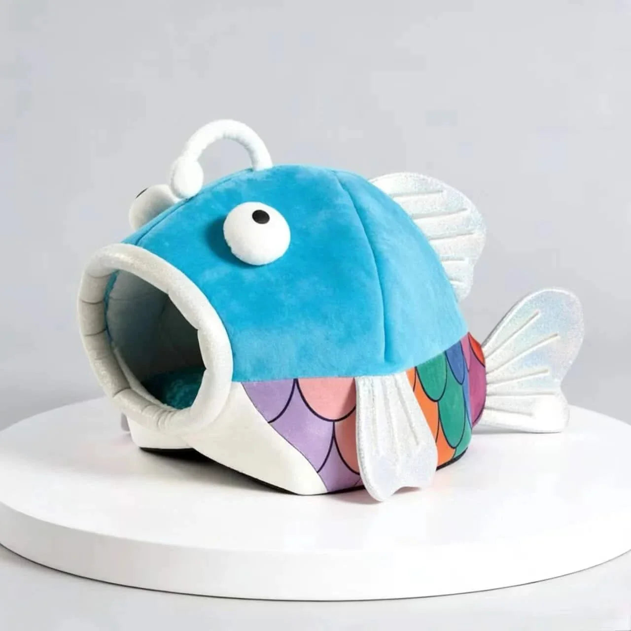 Cat Bed, Clownfish Shape, Comfortable Plush, Blue/White, Pet-Safe Material, All-Season